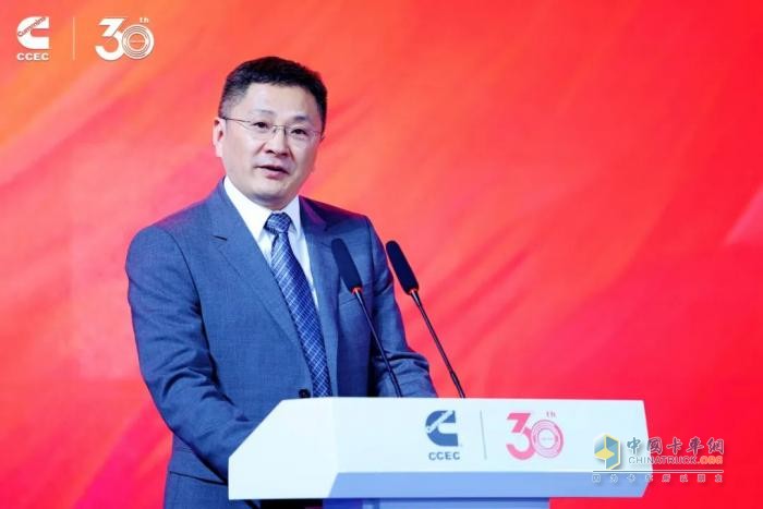 重慶康明斯30周年喜迎第33萬臺(tái)發(fā)動(dòng)機(jī)下線，多燃料平臺(tái)19L甲醇產(chǎn)品同步亮相