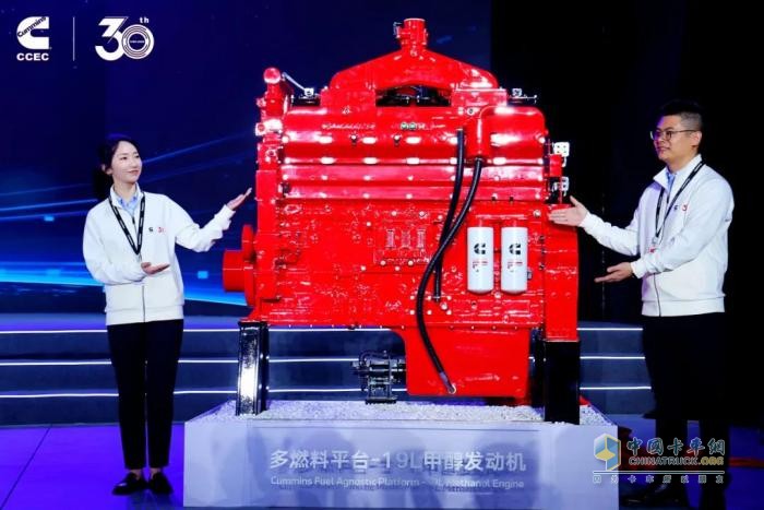 重慶康明斯30周年喜迎第33萬臺(tái)發(fā)動(dòng)機(jī)下線，多燃料平臺(tái)19L甲醇產(chǎn)品同步亮相