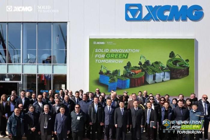 在歐洲、為歐洲！徐工集團攜“中國方案”閃耀德國寶馬展Bauma 2025