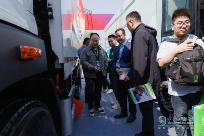 福田普羅科低入口新品亮相2025中國國際環(huán)衛(wèi)展覽會