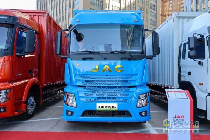 續(xù)航400公里！雙槍2C快充+電驅(qū)橋加持，江淮跨越X5來襲