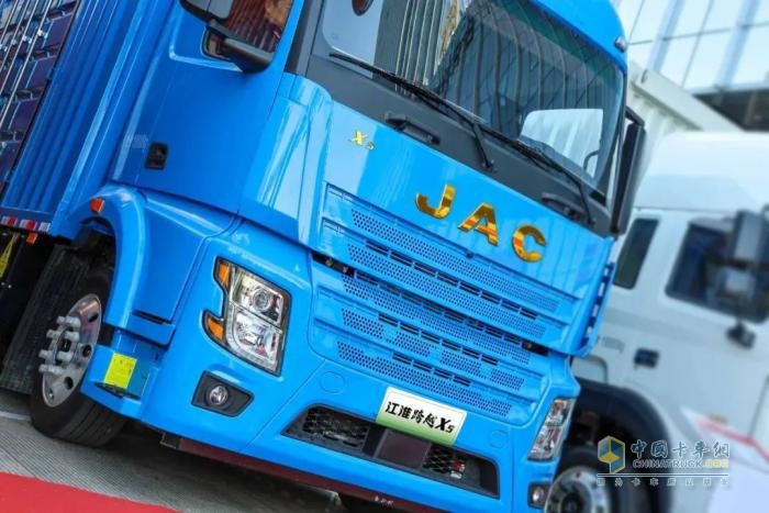 續(xù)航400公里！雙槍2C快充+電驅(qū)橋加持，江淮跨越X5來襲