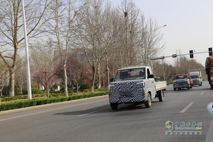 新車諜照驚現(xiàn)！這貨是微卡界變形金剛來炸街了？