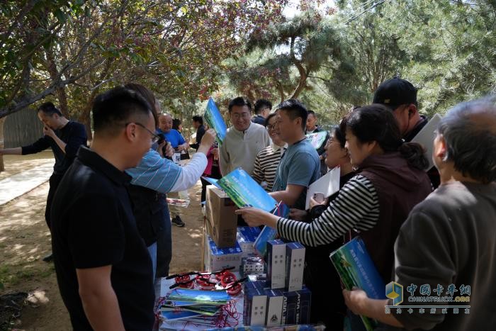 擎動山水，縱情野趣！中國重汽先鋒官V樂活露營節(jié)首站落幕