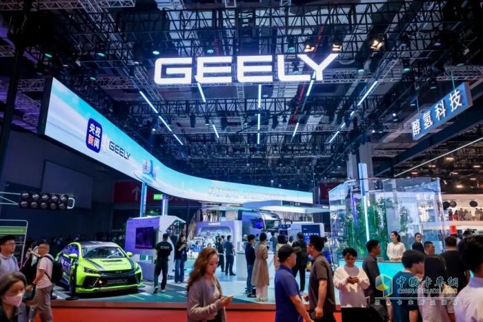 撒貝寧直呼“不一般”，竟是這臺(tái)國(guó)產(chǎn)新能源重卡!