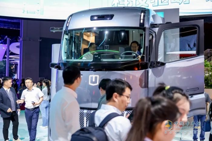 撒貝寧直呼“不一般”，竟是這臺(tái)國(guó)產(chǎn)新能源重卡!