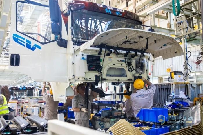 步履鏗鏘，勢不可擋！1-4月解放終端持續(xù)領航，新能源領域大放異彩