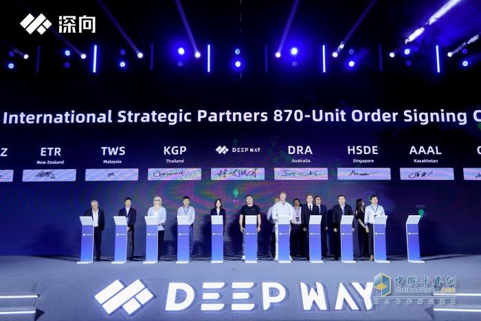 DeepWay深向新品上市發(fā)布會(huì)，兩大新品開(kāi)啟新能源重卡新時(shí)代
