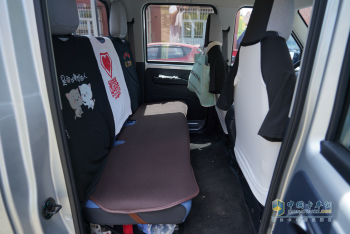 祥菱Q雙排小貨車:景區(qū)環(huán)衛(wèi)工朱師傅的工作生活好搭檔