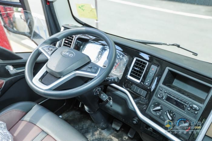 全新一代駿鈴A系，“5A標(biāo)準(zhǔn)”重新定義高端輕卡