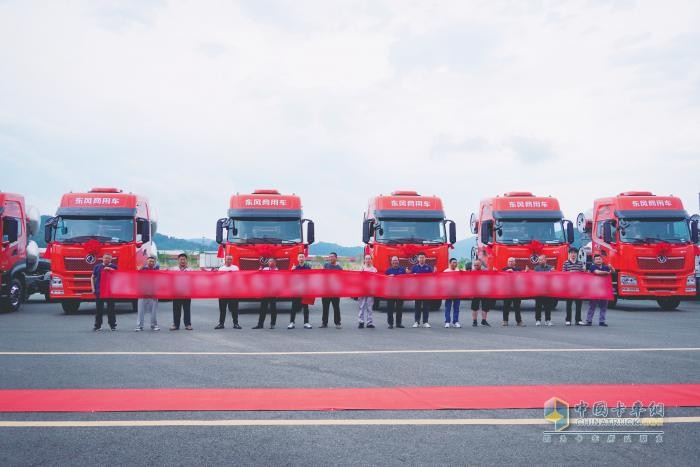 龍行天下 以客為先 龍擎3.0再拓版圖！20臺(tái)東風(fēng)天龍KL成功交付