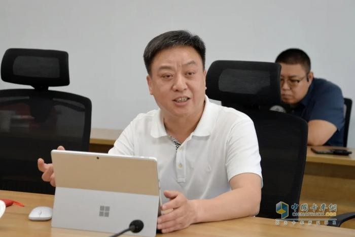 營(yíng)銷事業(yè)部舉行“東風(fēng)陽(yáng)光創(chuàng)新服務(wù)工作室”導(dǎo)師帶徒簽約儀式