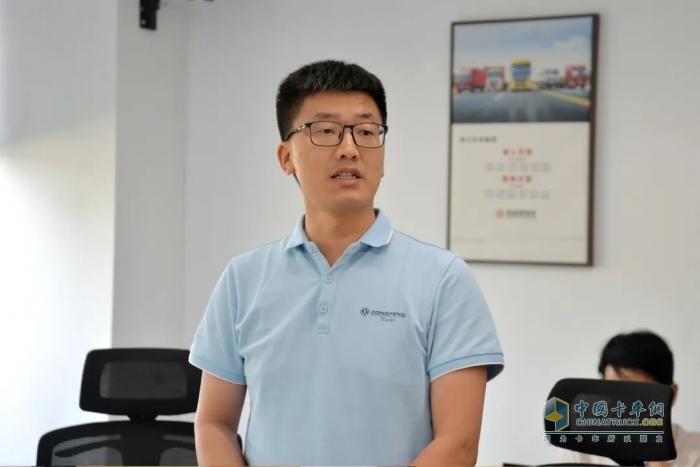 營(yíng)銷事業(yè)部舉行“東風(fēng)陽(yáng)光創(chuàng)新服務(wù)工作室”導(dǎo)師帶徒簽約儀式