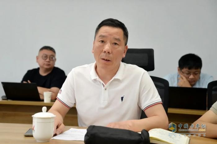 營(yíng)銷事業(yè)部舉行“東風(fēng)陽(yáng)光創(chuàng)新服務(wù)工作室”導(dǎo)師帶徒簽約儀式