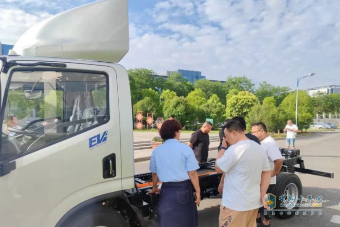 上汽躍進(jìn)與寧德時(shí)代達(dá)成合作！大拿T1天行版“拿捏技術(shù)，拿準(zhǔn)需求”