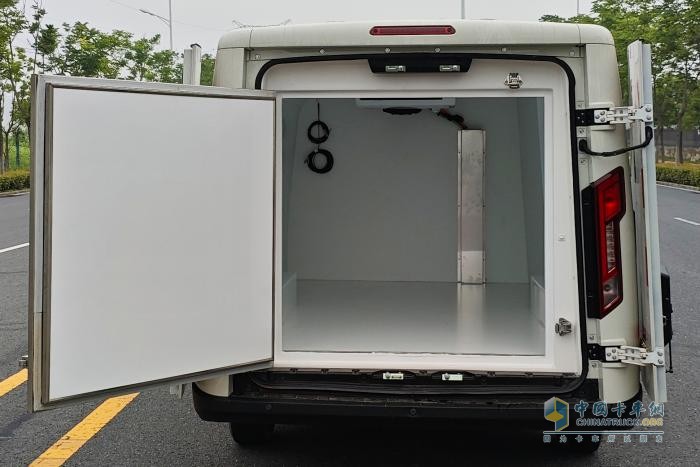 Van寶路冷藏車：城配冷鏈“掘金”利器，無(wú)懼“三高”挑戰(zhàn)