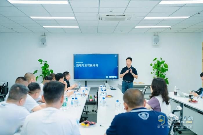 斯堪尼亞交付華鵬飛25輛Super，助力TIR業(yè)務升級