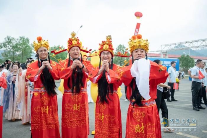 快樂龍擎 向新向上！2025年東風龍擎嘉年華盛大啟幕