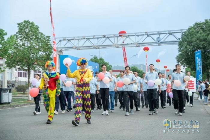 快樂龍擎 向新向上！2025年東風龍擎嘉年華盛大啟幕