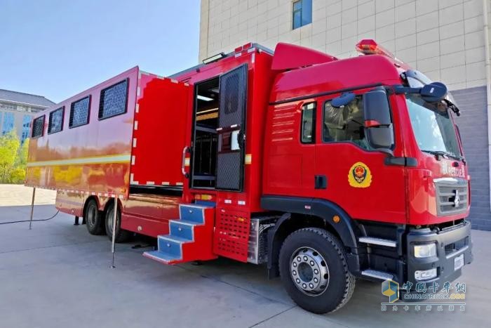 嘉峪關(guān)市消防救援支隊(duì)列裝多功能宿營消防車 戰(zhàn)勤保障能力再升級