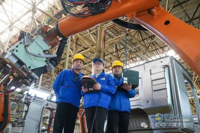 陜汽:樊凡喜獲西安市2025年第二季度“敬業(yè)奉獻(xiàn)好人”