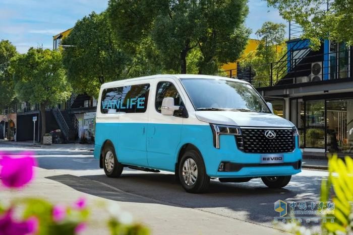 上汽大通新途V80交付長(zhǎng)白山景區(qū)！70臺(tái)新車賦能東北版“巴音布魯克”旅游體驗(yàn)