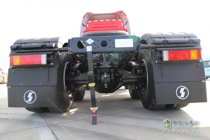 玉柴14.8L發(fā)動機(jī)+節(jié)氣黑科技！陜汽德御Q300S百公里氣耗28.37kg