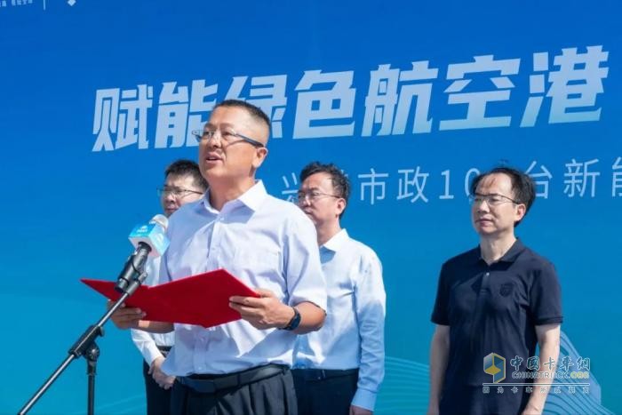 批量交付，列裝上崗！宇通環(huán)衛(wèi)助力鄭州航空港區(qū)開(kāi)啟“零碳清掃”新時(shí)代！