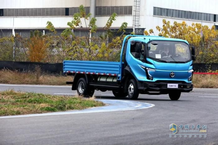 飛碟汽車：夏季極端天氣卡友安全操作指南