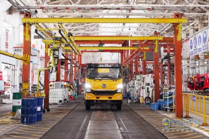 東風(fēng)商用車：“干”字當(dāng)頭，“拼”勁滿格！公司全領(lǐng)域按下“加速鍵”