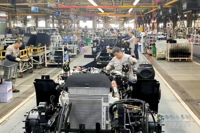 東風(fēng)商用車：“干”字當(dāng)頭，“拼”勁滿格！公司全領(lǐng)域按下“加速鍵”