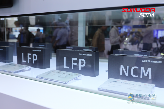 欣旺達(dá)動(dòng)力亮相全球最大兆瓦超充場(chǎng)站，15分鐘補(bǔ)能打破“補(bǔ)能焦慮”