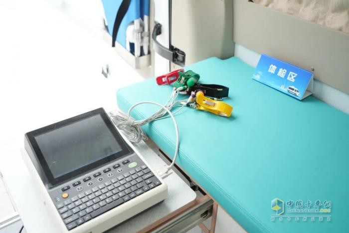 流動(dòng)醫(yī)療暖民心·簽約服務(wù)進(jìn)萬(wàn)家! 宇通民生體檢巡診車助力滑縣醫(yī)共體建設(shè)