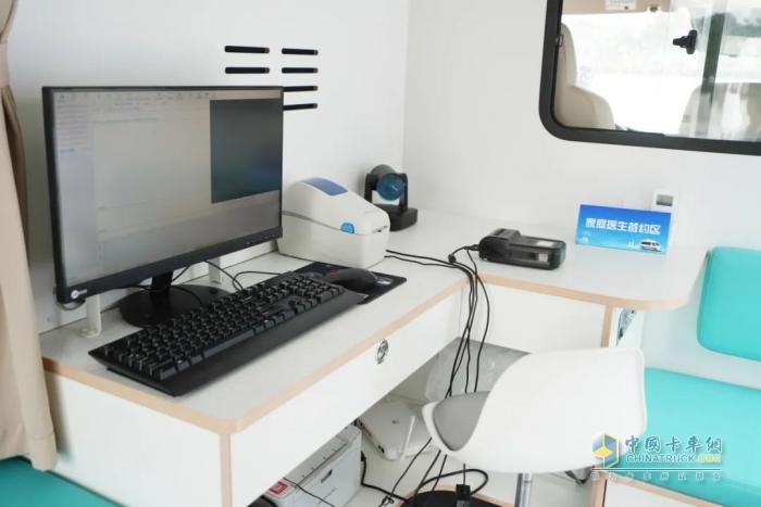 流動(dòng)醫(yī)療暖民心·簽約服務(wù)進(jìn)萬(wàn)家! 宇通民生體檢巡診車助力滑縣醫(yī)共體建設(shè)