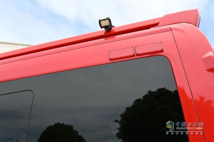 實(shí)力見證！JSV江鈴改裝向云南消防救援總隊(duì)成功交付49輛全順T8運(yùn)兵車！