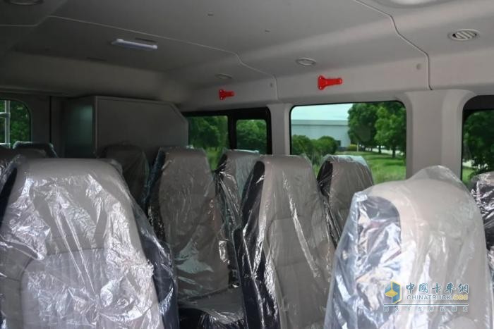 實(shí)力見證！JSV江鈴改裝向云南消防救援總隊(duì)成功交付49輛全順T8運(yùn)兵車！