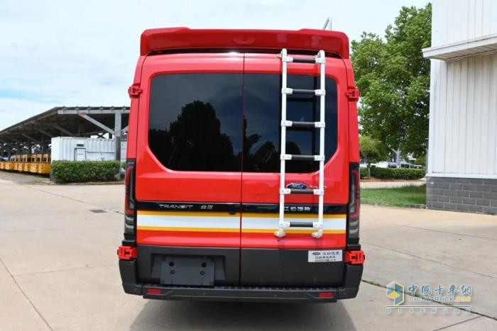 實(shí)力見證！JSV江鈴改裝向云南消防救援總隊(duì)成功交付49輛全順T8運(yùn)兵車！