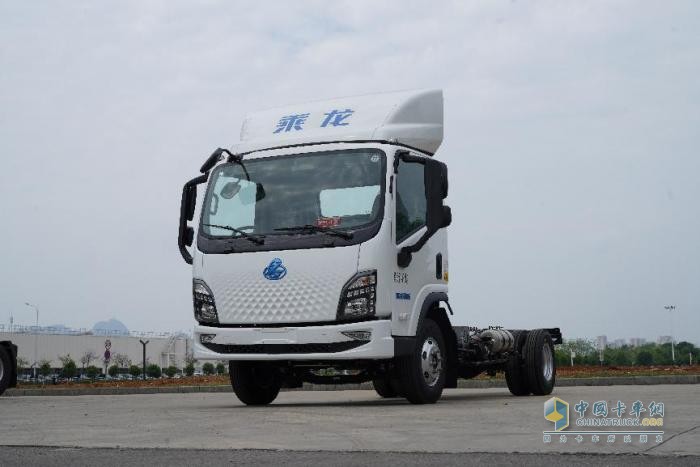 續(xù)航450公里還支持快充 城配首選乘龍翼威2純電輕卡