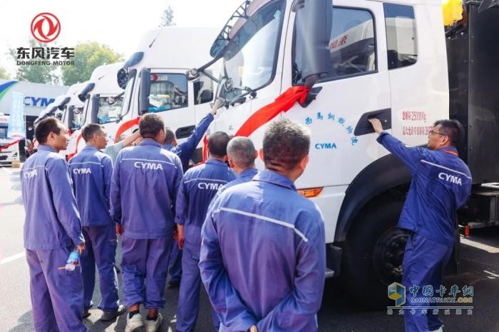 寶鋼X東風(fēng)X華為聯(lián)手打造鋼鐵物流電動(dòng)化示范！東風(fēng)商用車50輛新能源重卡集中交付