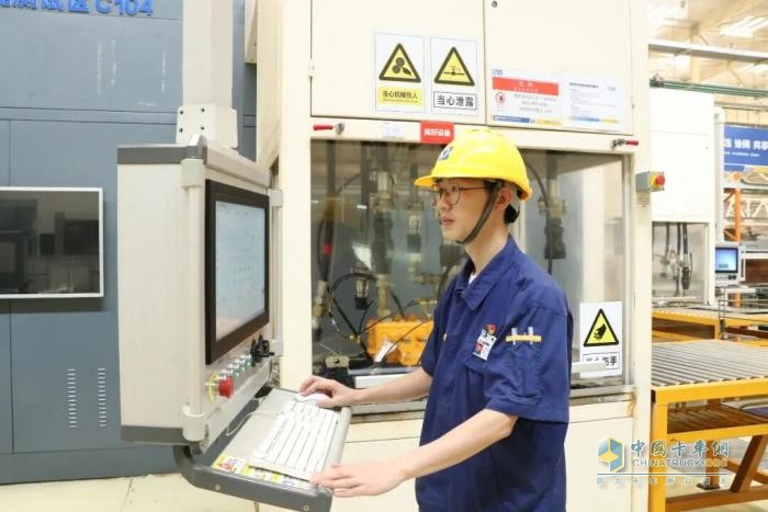 包攬前三！這場(chǎng)班組長大賽，徐工彰顯數(shù)字時(shí)代“頭雁”風(fēng)采