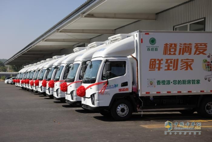 3000人見(jiàn)證！奇瑞商用車(chē)零米輕卡40臺(tái)暖心版冷藏車(chē)交付，助力東北冷鏈運(yùn)輸