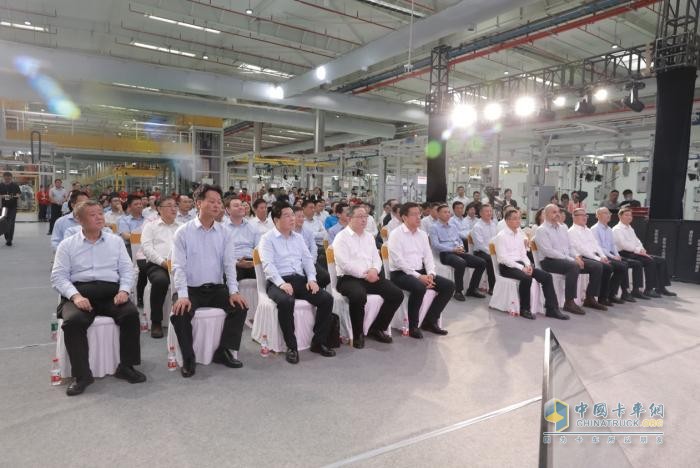東風康明斯發(fā)動機有限公司重馬力工廠正式投產(chǎn)暨傳奇發(fā)動機下線