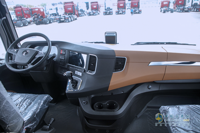 陜汽X5000S高效先鋒，530馬力助力“氣”場全開！