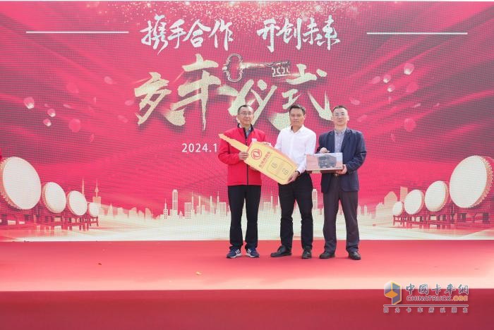 東風商用車攜手永泰運，共啟寧波危運新征程