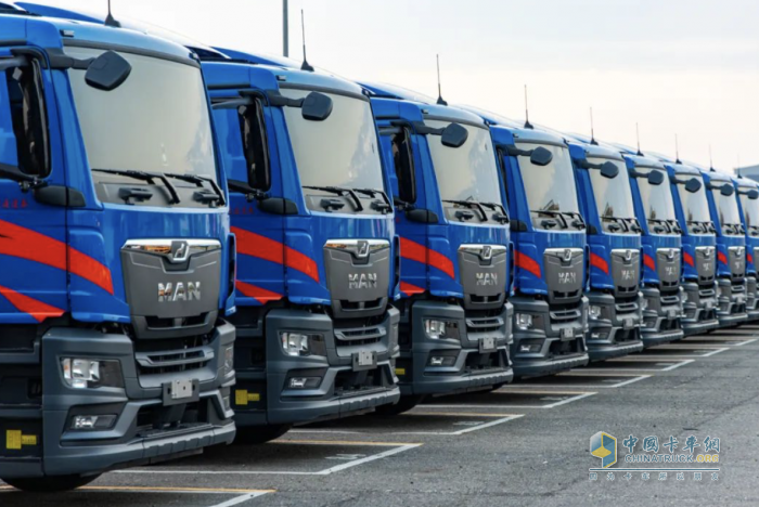 15臺(tái)曼恩商用車TGX牽引車交付泰勇集團(tuán)