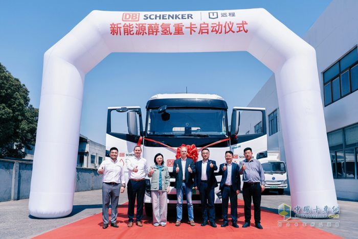 2025年3月25日，德鐵信可在上海舉行醇?xì)渲乜ㄍ哆\(yùn)啟動(dòng)儀式，正式宣布2臺(tái)吉利遠(yuǎn)程星瀚G醇?xì)潆妱?dòng)增程牽引車(chē)（以下簡(jiǎn)稱(chēng)“醇?xì)錉恳?chē)”）投入陸運(yùn)業(yè)務(wù)運(yùn)營(yíng)，標(biāo)志著自身在綠色物流領(lǐng)域的持續(xù)深耕又邁出了重要一步。