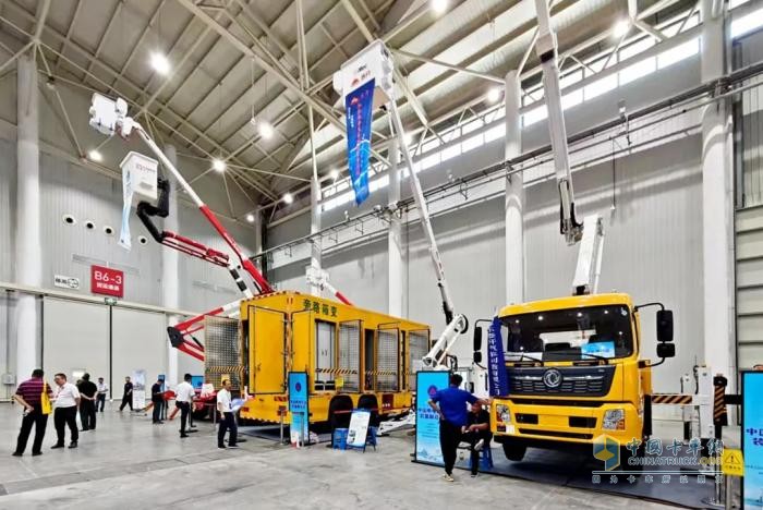 科技領(lǐng)航，實力擔當！搭載東風底盤的11款電力專用車閃耀中國帶電作業(yè)裝備展