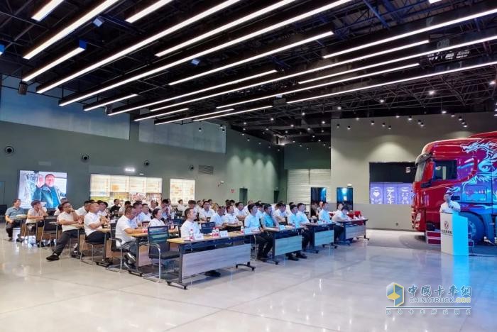 風(fēng)和百店聚十堰 凝心聚力共奮進(jìn)—東風(fēng)商用車(chē)舉辦 “風(fēng)和百店 走進(jìn)東風(fēng)” 活動(dòng)