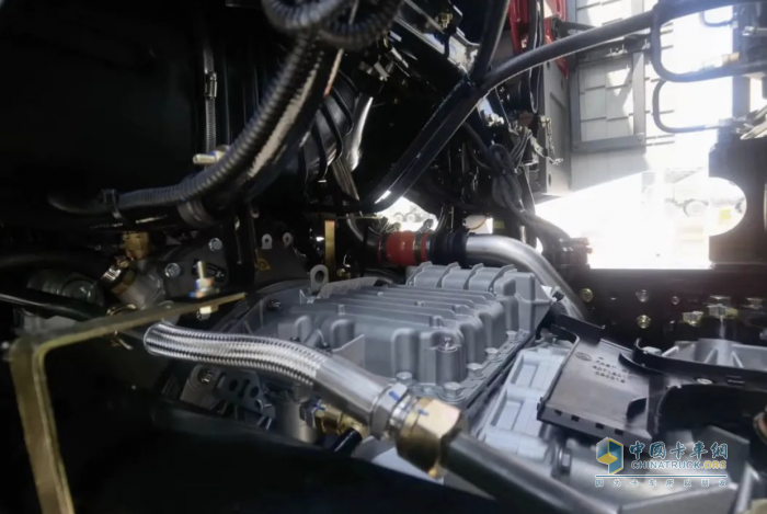 陜汽德龍X5000S:以黃金動(dòng)力鏈的優(yōu)勢(shì) 為廣大卡友帶來降本增效的運(yùn)輸價(jià)值