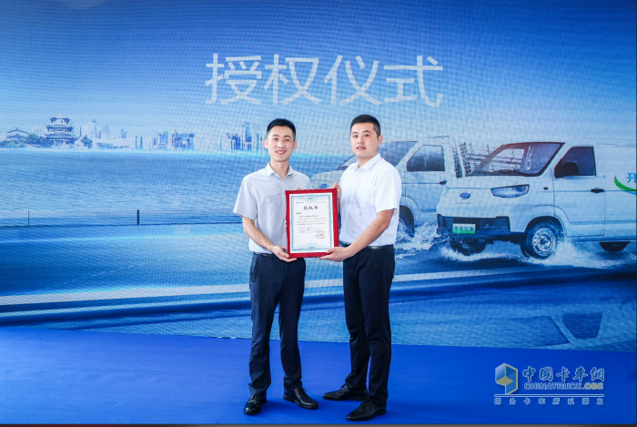 開(kāi)瑞江豚&小象亮相嘉興 行業(yè)首創(chuàng)“30分鐘快保”賦能司機(jī)創(chuàng)富